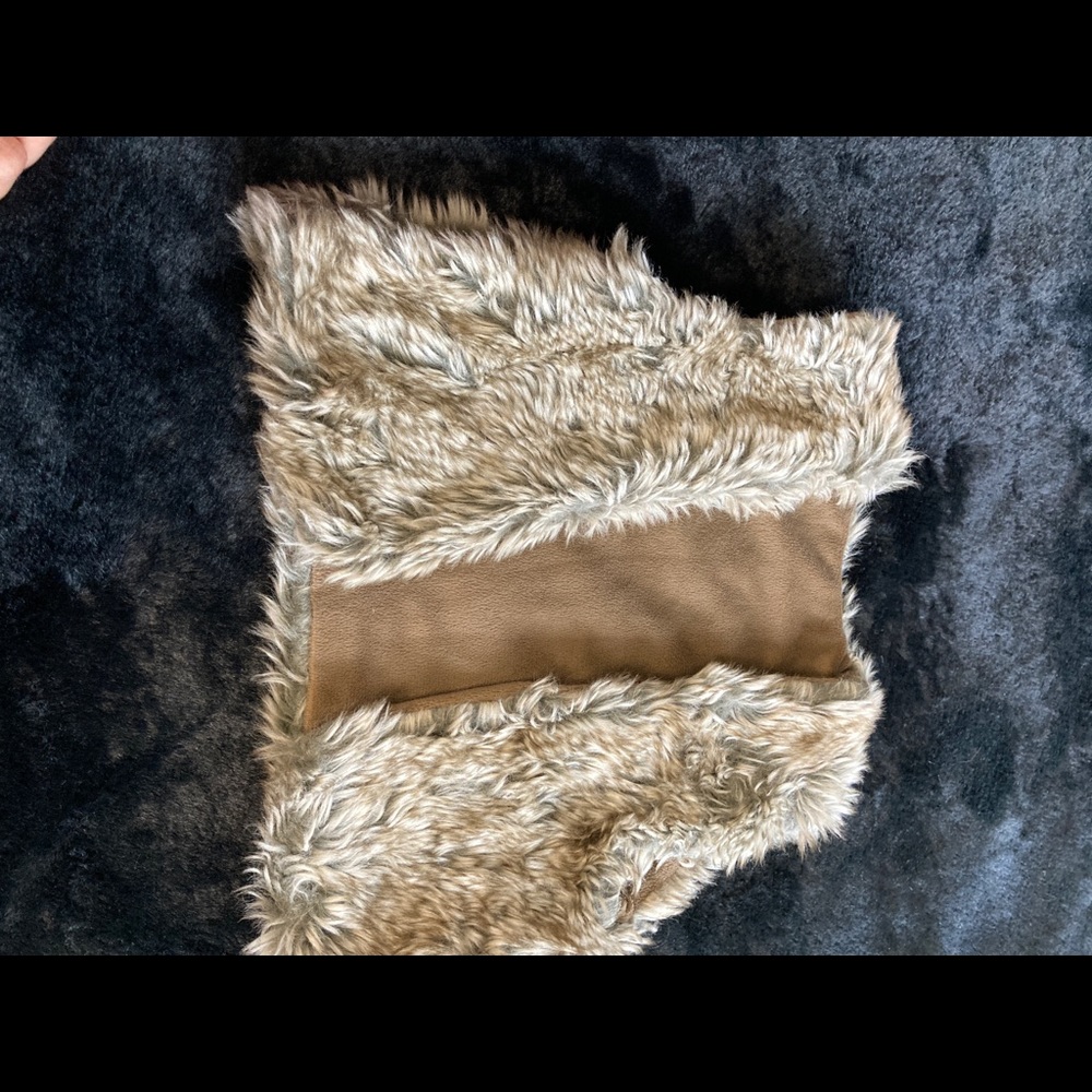 Hand made fury vest in 3t